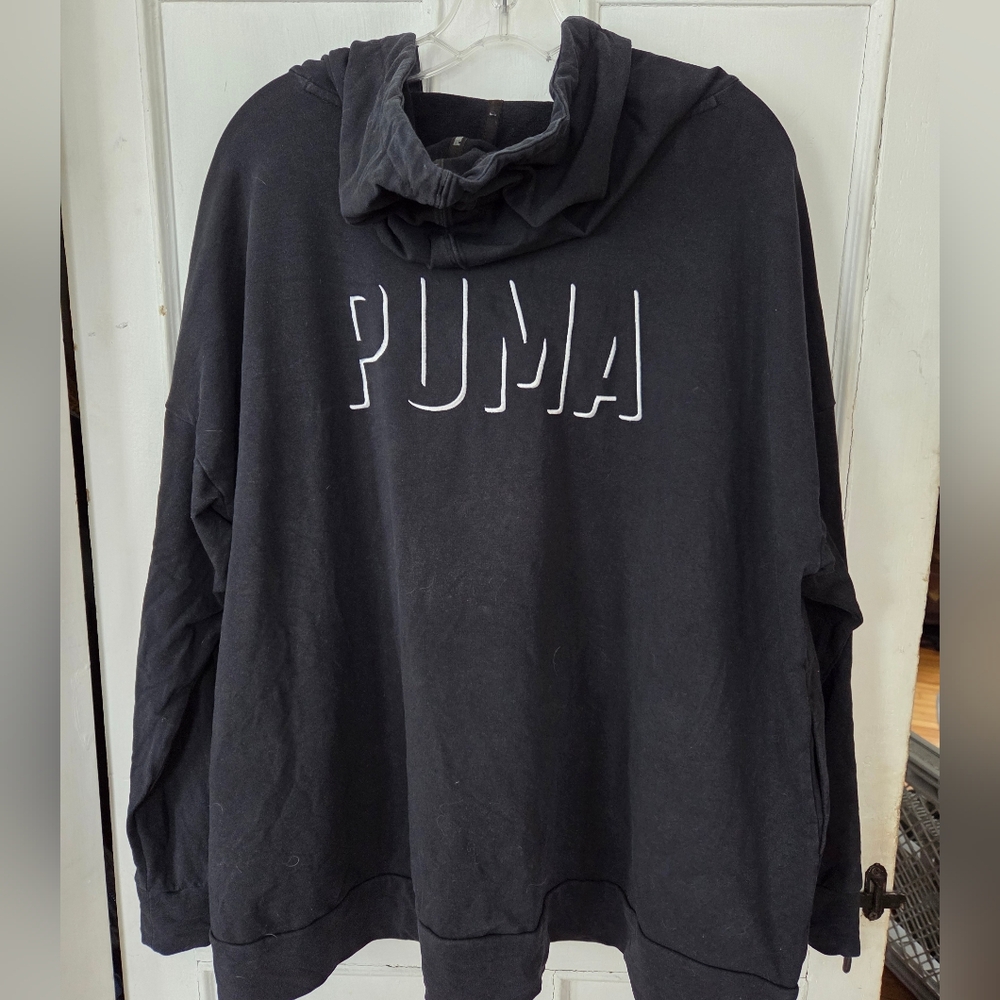 PUMA Women's Black Hoodie Size Large Boxy & Roomy